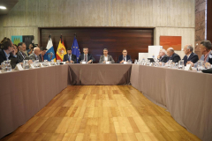 José Cristóbal García García durante la reunión sobre el impacto de los aranceles de EE. UU. en Canarias