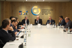 Reunión del Comité Ejecutivo de la CCE con el presidente del Gobierno de Canarias y el consejero de Obras Públicas, Vivienda y Movilidad