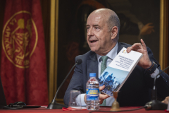 Pedro Ortega durante la conferencia sobre la economía de Gran Canaria en tiempos de bonanza, celebrada en la Real Sociedad Económica de Amigos del País de Gran Canaria